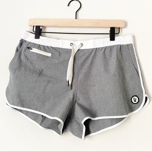 Vuori Tavi Yoga Shorts Large